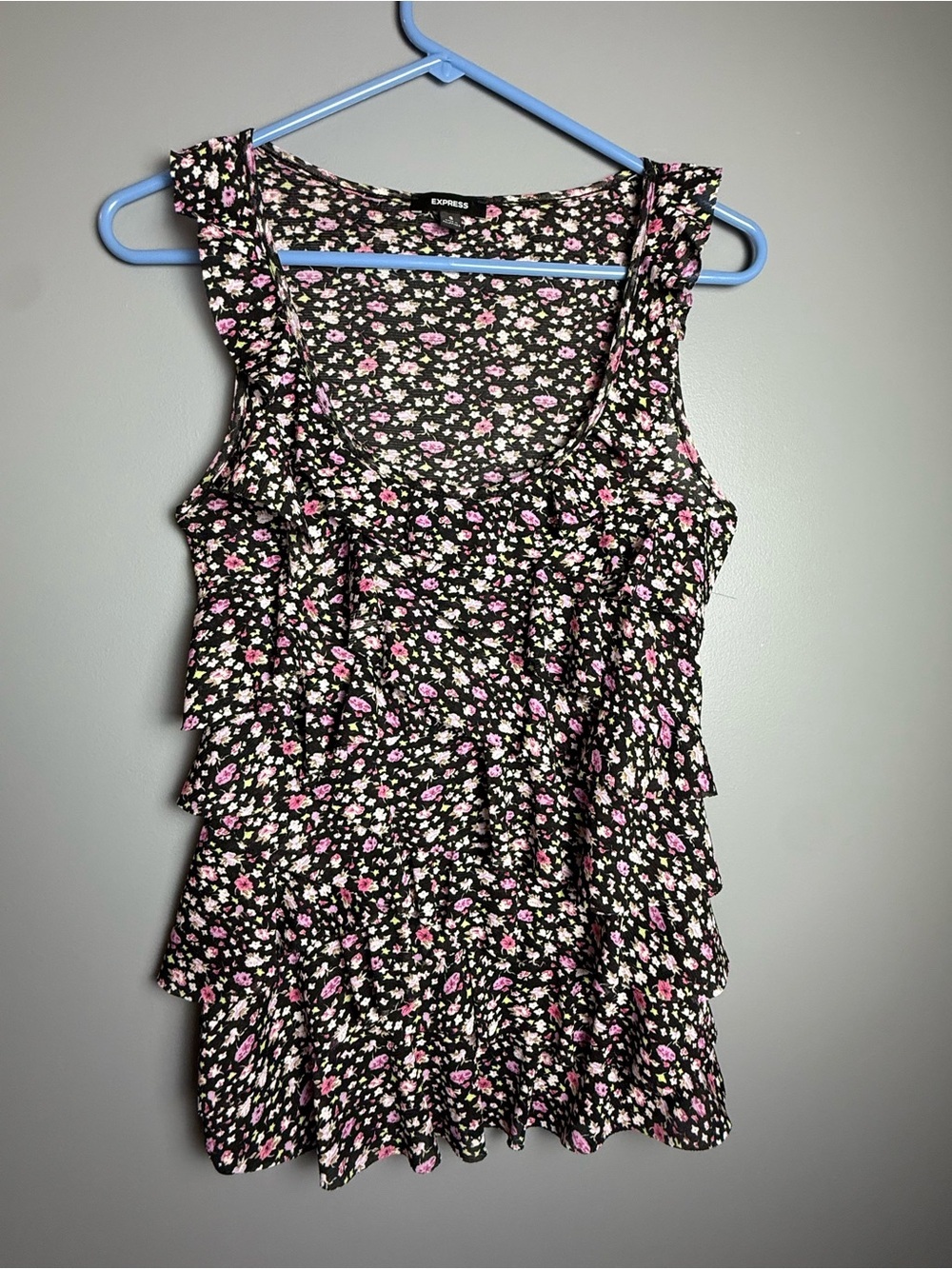 Express Black & Pink Mini Floral Scoop Neck Ruffled Tiered Tank Top Women Sz XSP